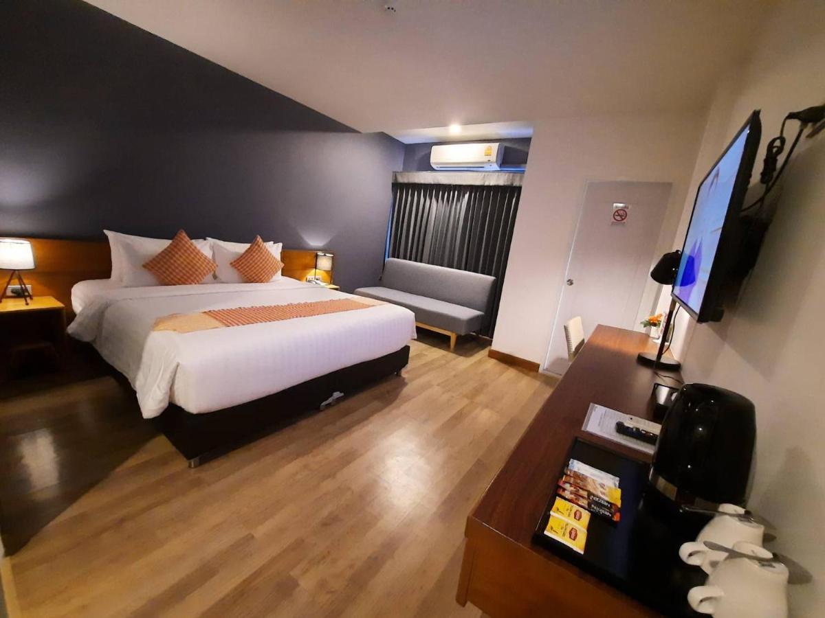 Comet Hotel Surat Thani Exterior photo