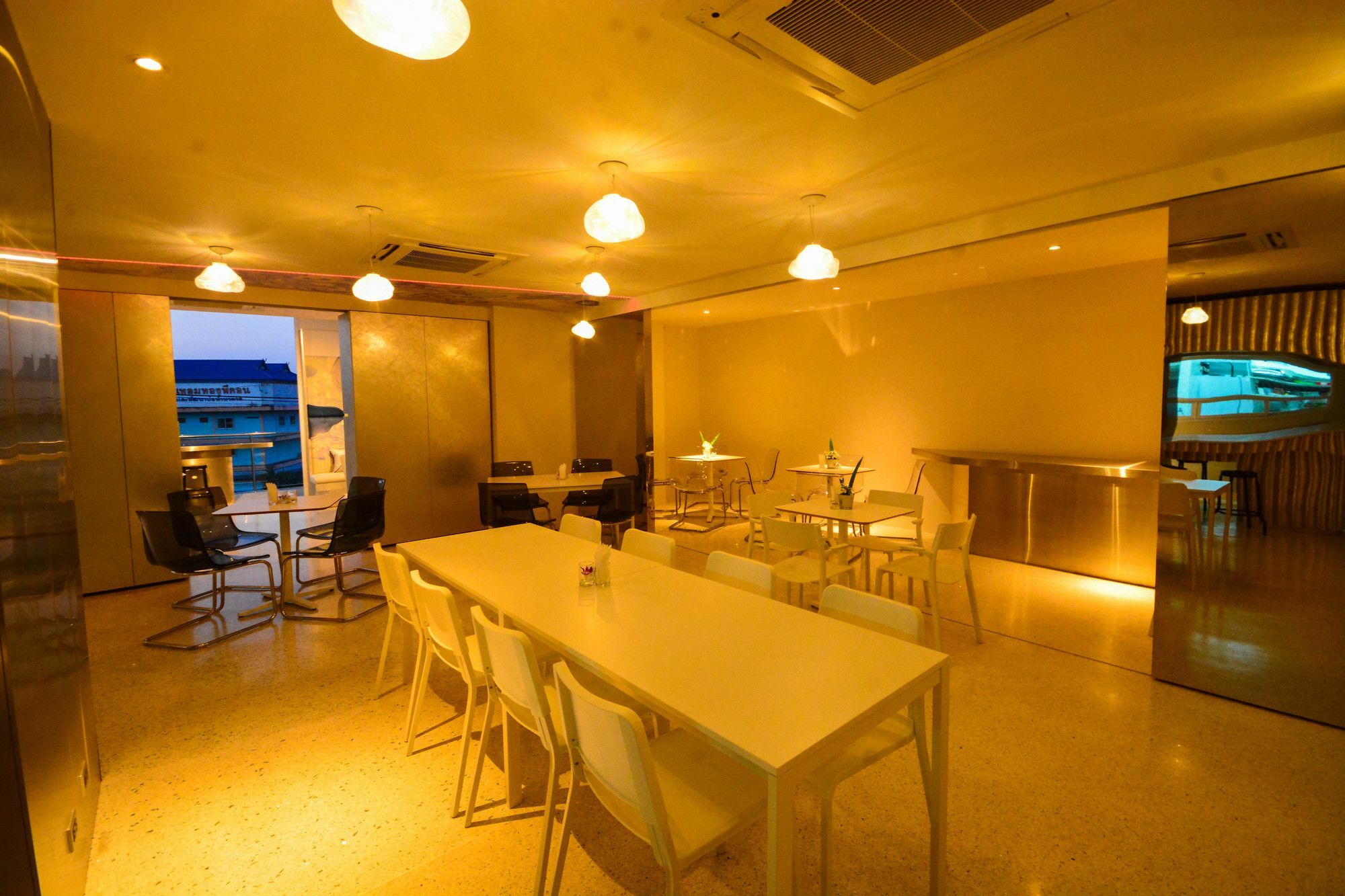 Comet Hotel Surat Thani Exterior photo