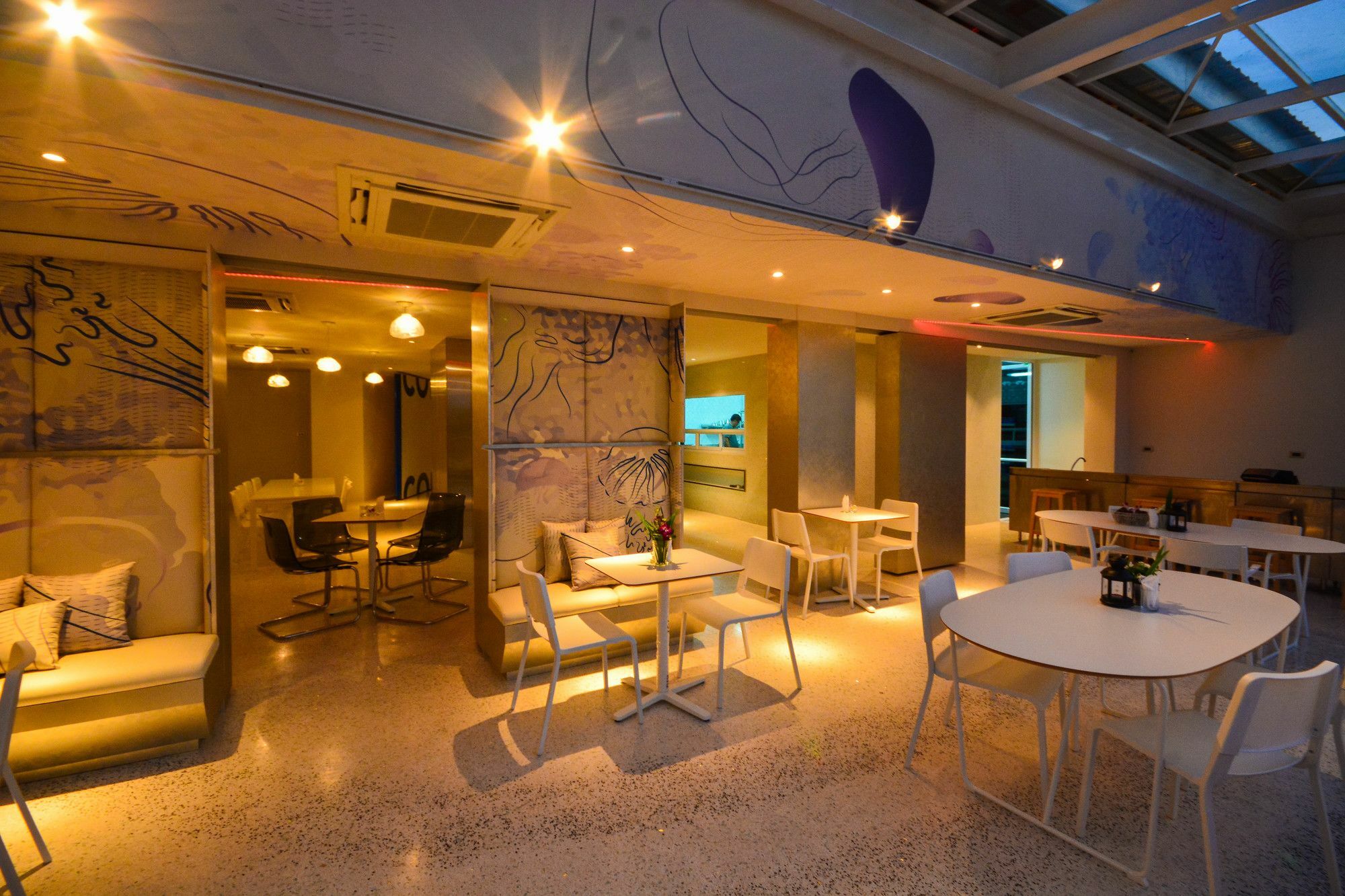 Comet Hotel Surat Thani Exterior photo
