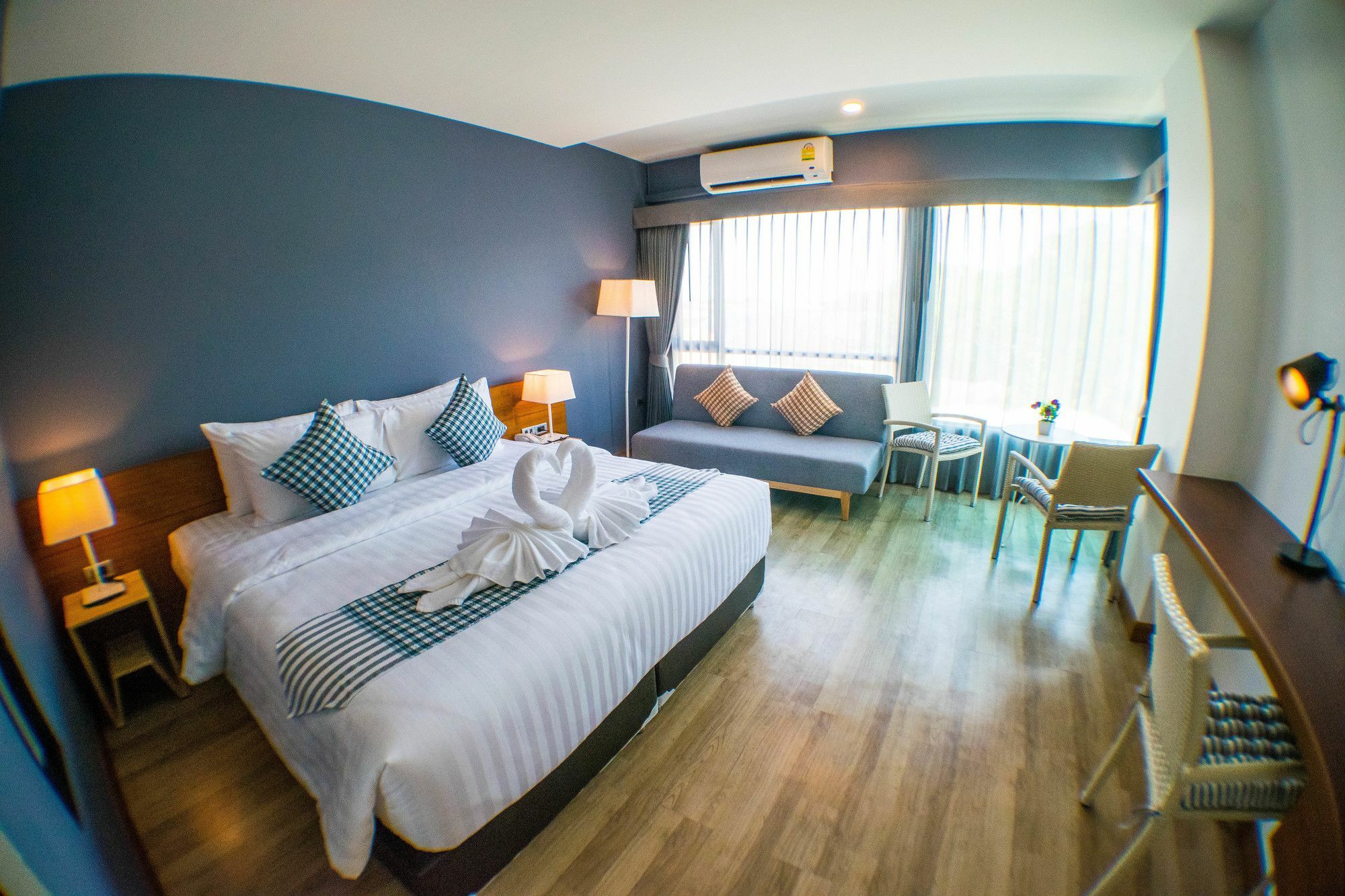Comet Hotel Surat Thani Exterior photo