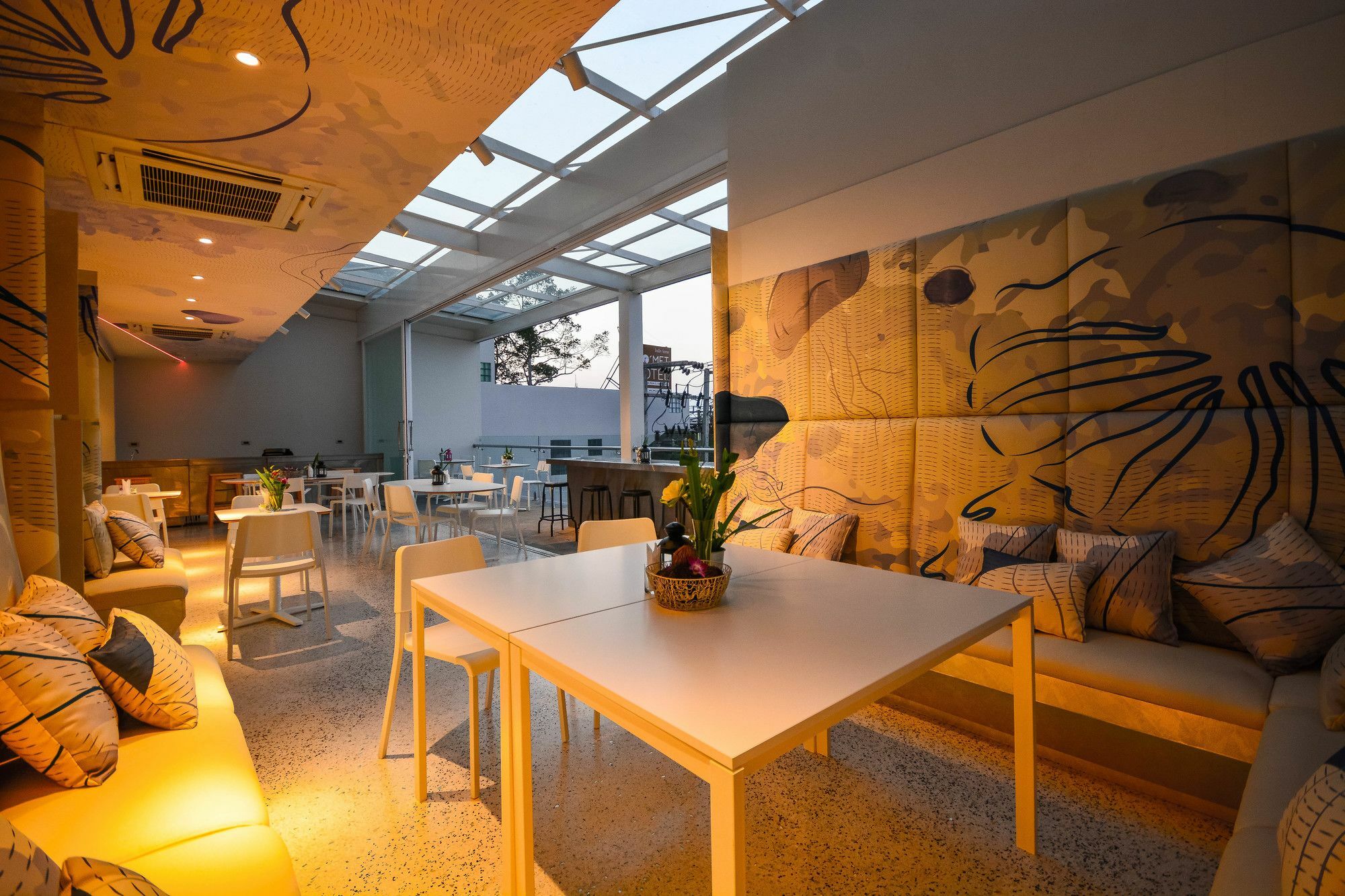 Comet Hotel Surat Thani Exterior photo